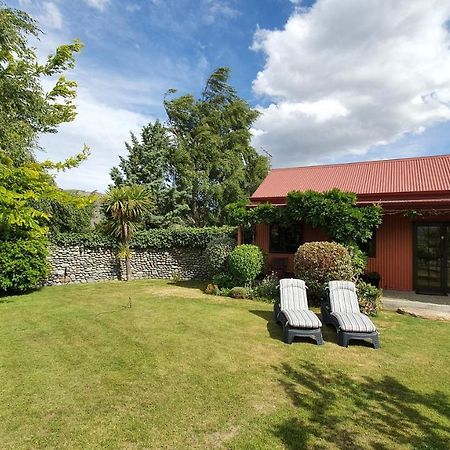 River Rock Estate Cromwell Exterior photo